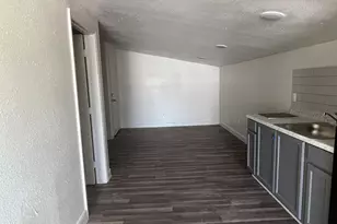 201 Eastwood St, Houston, TX 77011 - Photo 10