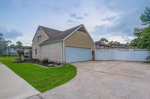 16402 Clearcrest Dr, Houston, TX 77059 - Photo 38