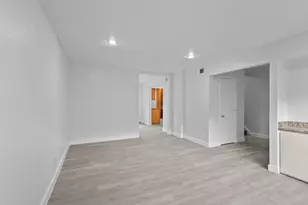 9005 Imogene St, Houston, TX 77036 - Photo 6