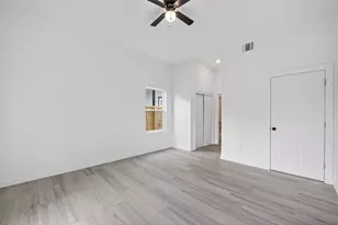 9007 Hilda St, Houston, TX 77033 - Photo 12