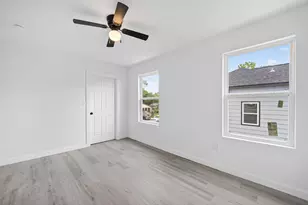 9007 Hilda St, Houston, TX 77033 - Photo 8