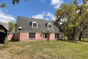 543 Bluebonnet Dr, Freeport, TX 77541 - Photo 1