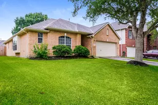 323 Diamond Bay Dr, Dickinson, TX 77539 - Photo 2