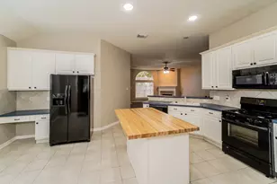 323 Diamond Bay Dr, Dickinson, TX 77539 - Photo 6