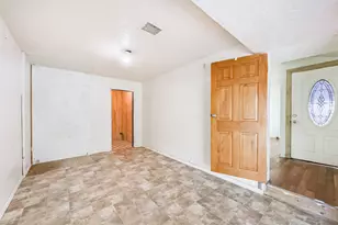 900 N 8th St, Baytown, TX 77520 - Photo 14