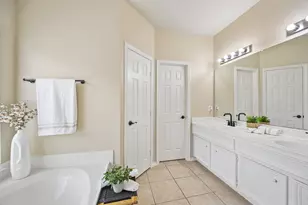 5002 Hearth Hollow Ln, Sugar Land, TX 77479 - Photo 14