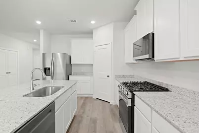 16976 Hazelnut Drive, Conroe, TX 77302 - Photo 6