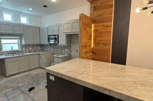 2710 Hullsmith Dr, Houston, TX 77063 - Photo 18