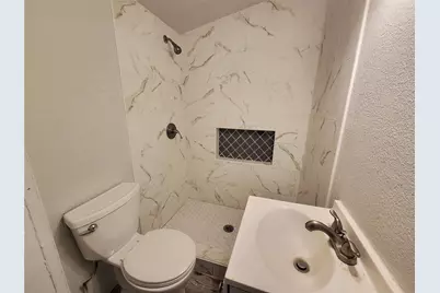 3913 Winnie Street #up, Galveston, TX 77550 - Photo 2