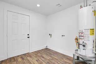 8221 Hezekiah Ln, Houston, TX 77088 - Photo 16