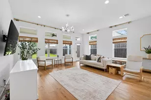 927 W 25th St, Houston, TX 77008 - Photo 2
