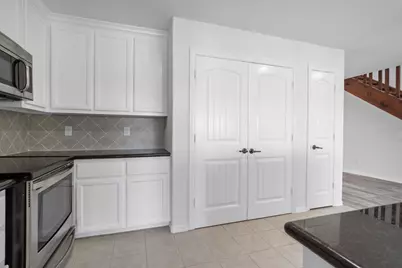 30 April Point Drive S, Conroe, TX 77356 - Photo 10