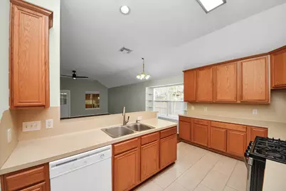 1103 Lake Shore Drive, Pearland, TX 77581 - Photo 4