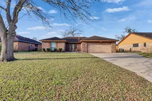 55 Sweetgum Ct, Lake Jackson, TX 77566 - Photo 1