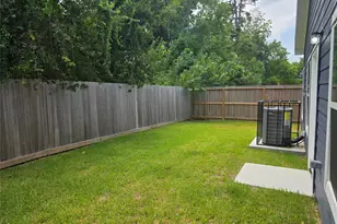 9904 Dipping Brk St, Houston, TX 77076 - Photo 14