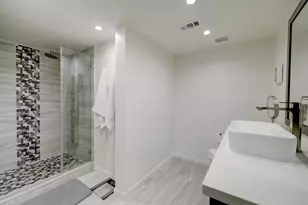 2117 1/2 Hazard St, Houston, TX 77019 - Photo 22