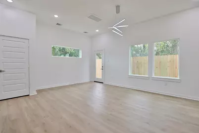 9339 Lavender St, Houston, TX 77016 - Photo 10