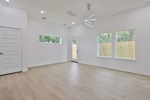 9339 Lavender St, Houston, TX 77016 - Photo 10