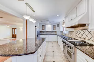 6754 Cindy Ln, Houston, TX 77008 - Photo 8