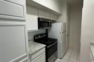 2025 Augusta Dr, Houston, TX 77057 - Photo 4