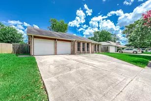 16238 Sierra Grande Dr, Houston, TX 77083 - Photo 2