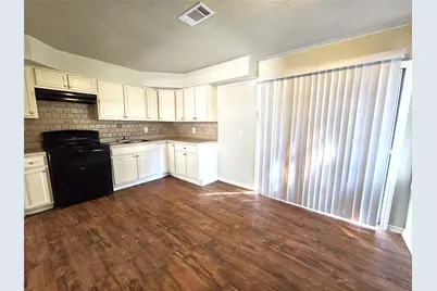 1521 4th Avenue N, Texas City, TX 77590 - Photo 4