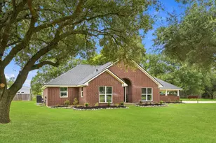 1002 Ransom St, Anahuac, TX 77514 - Photo 2