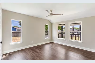 301 S Magnolia Street, Highlands, TX 77562 - Photo 14
