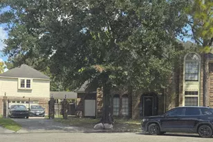 9911 Chalford Dr, Sugar Land, TX 77498 - Photo 10