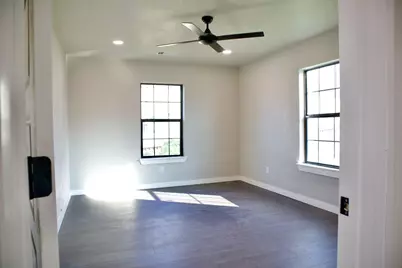 428 Van Molan Street, Houston, TX 77022 - Photo 12