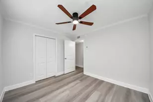 5542 Holly St, Houston, TX 77081 - Photo 16
