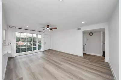 5542 Holly Street #205, Houston, TX 77081 - Photo 4