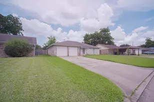 9811 Mango St, Houston, TX 77075 - Photo 2