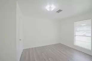 9811 Mango St, Houston, TX 77075 - Photo 6