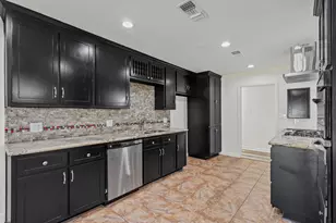 1132 18th Ave N, Texas City, TX 77590 - Photo 10