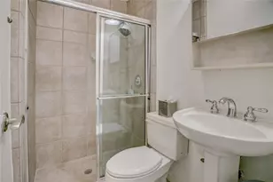 702 W Clay St, Houston, TX 77019 - Photo 18