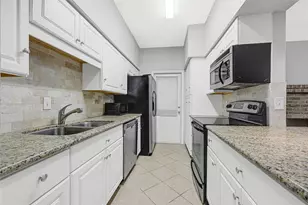 2425 Augusta Dr, Houston, TX 77057 - Photo 10