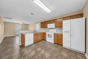 8857 E Buffalo Cir, Willis, TX 77378 - Photo 4