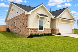 318 Cardinal Dr, Port Lavaca, TX 77979 - Photo 2