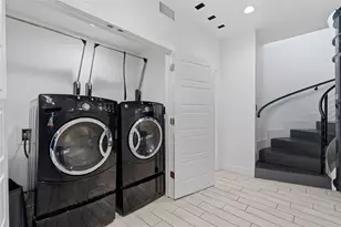 2025 Colquitt St, Houston, TX 77098 - Photo 32
