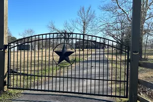 3418 Barbers Hill Rd, Highlands, TX 77562 - Photo 2