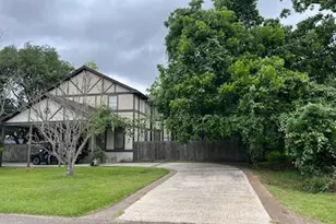 310 W Stewart St, Willis, TX 77378 - Photo 2