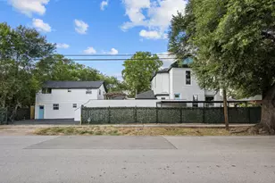 1015 Brooks St, Houston, TX 77009 - Photo 4