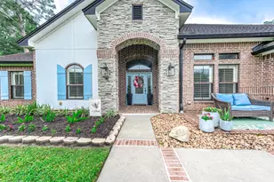 201 Hillcrest Dr, Alvin, TX 77511 - Photo 2
