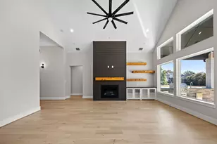 412 S Garrett Cir, Bellville, TX 77418 - Photo 8