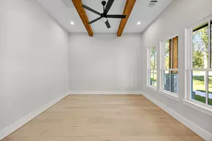 412 S Garrett Cir, Bellville, TX 77418 - Photo 12