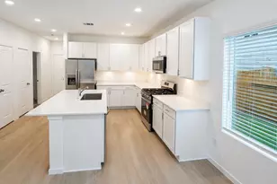 2211 Salinas Dr, Rosharon, TX 77583 - Photo 2