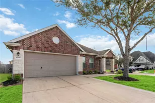 4700 Lake Line Ct, Alvin, TX 77511 - Photo 2