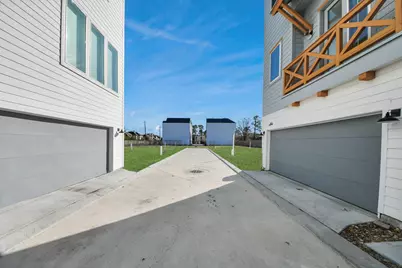 3905 Pinemont Drive #E, Houston, TX 77018 - Photo 4