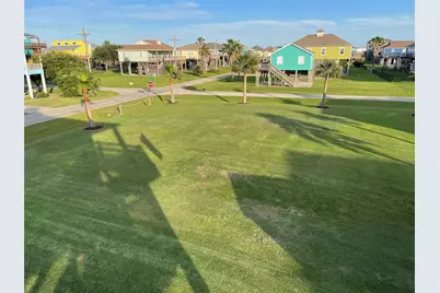 943 Gulfview Road, Crystal Beach, TX 77650 - Photo 4
